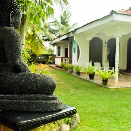 Bed and Breakfast The Breeze Mirissa Esterno foto