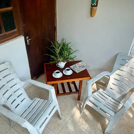 Bed and Breakfast The Breeze Mirissa Esterno foto