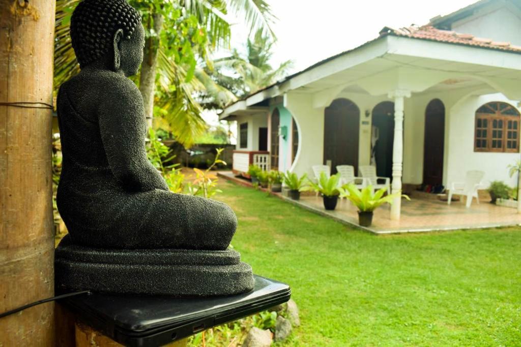 Bed and Breakfast The Breeze Mirissa Esterno foto