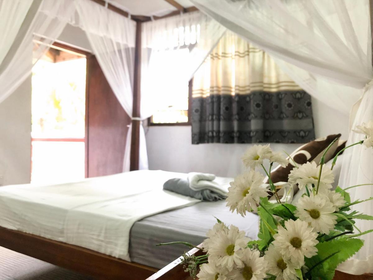 Bed and Breakfast The Breeze Mirissa Esterno foto