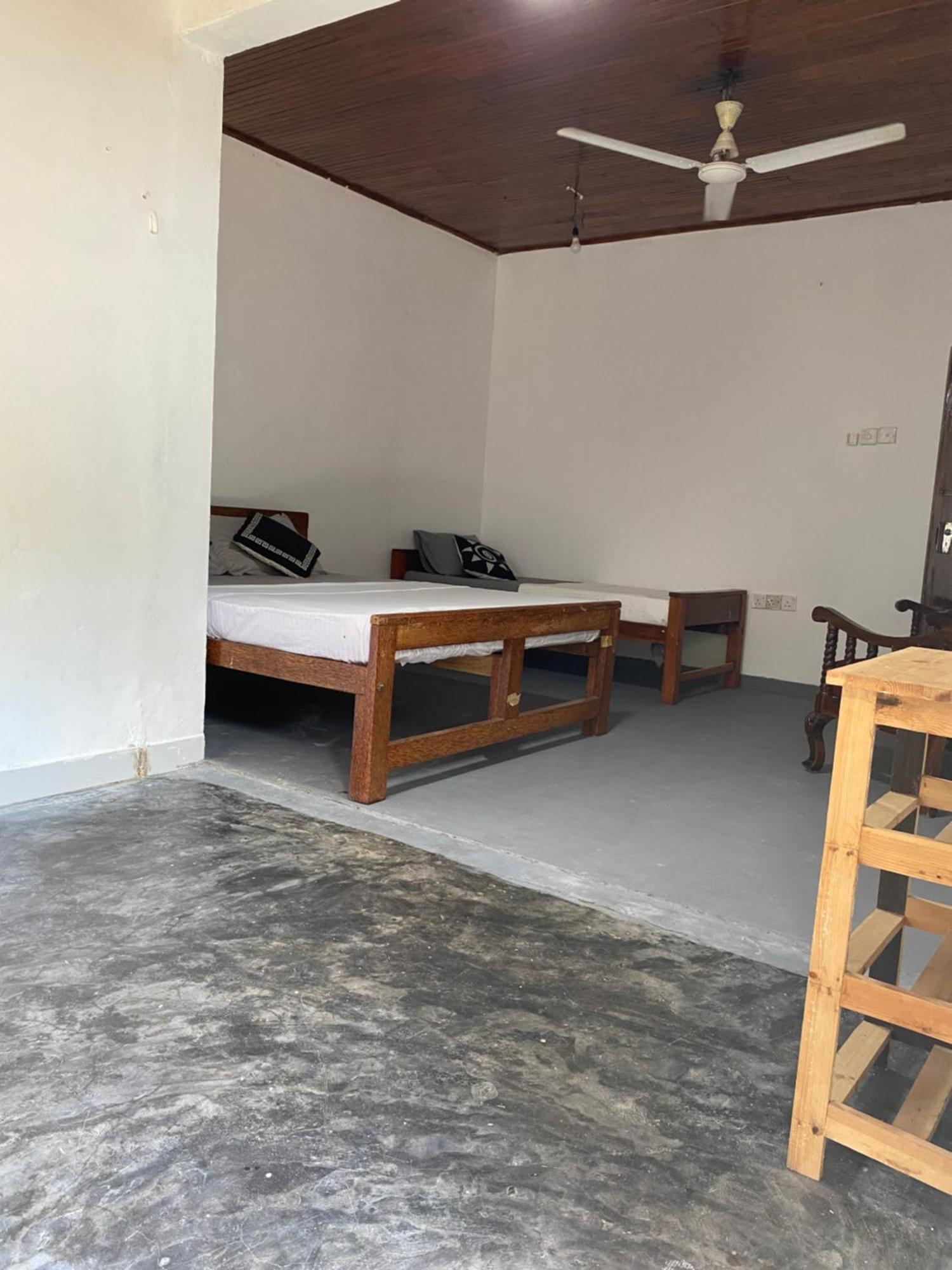 Bed and Breakfast The Breeze Mirissa Esterno foto
