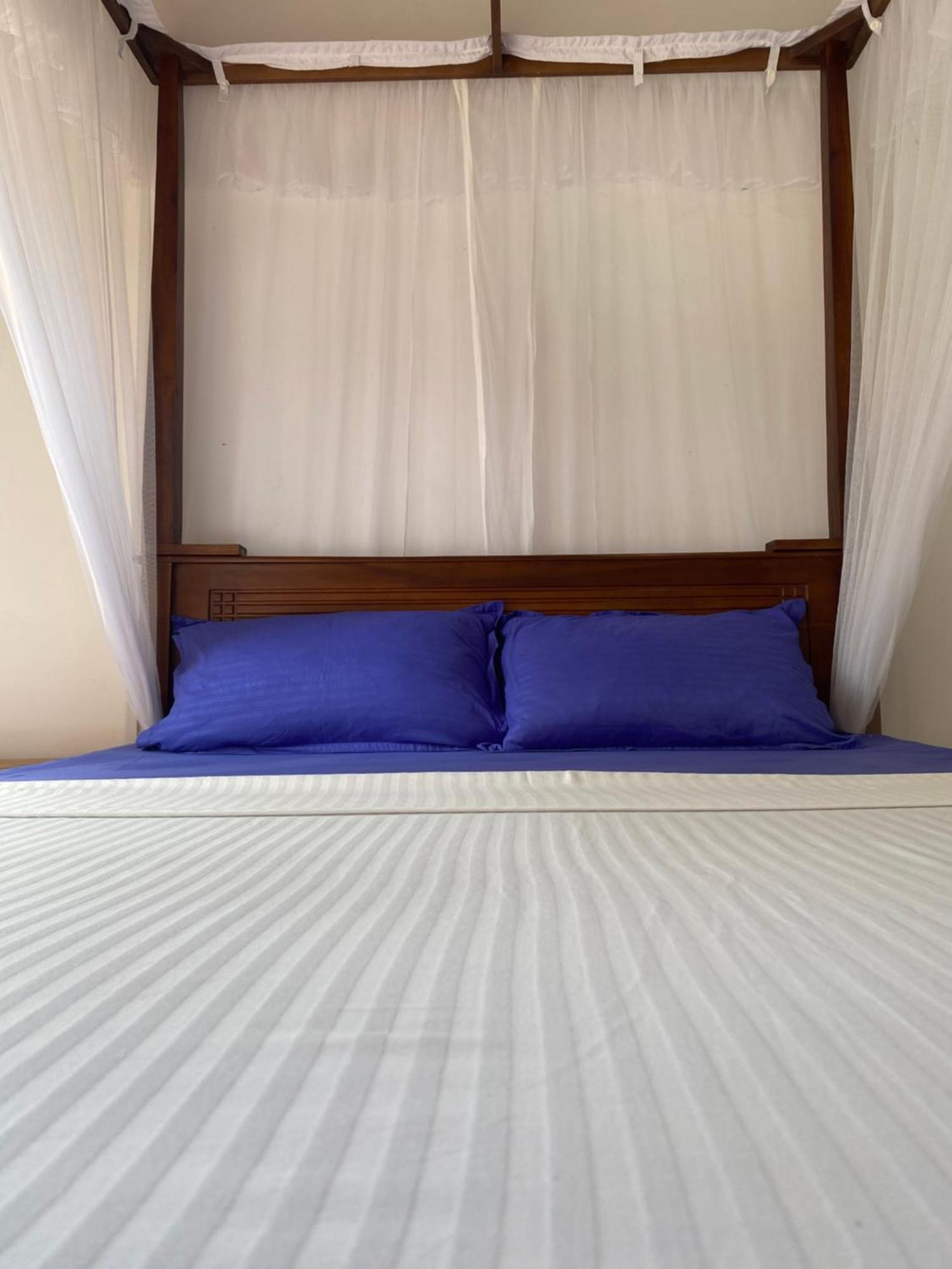 Bed and Breakfast The Breeze Mirissa Esterno foto