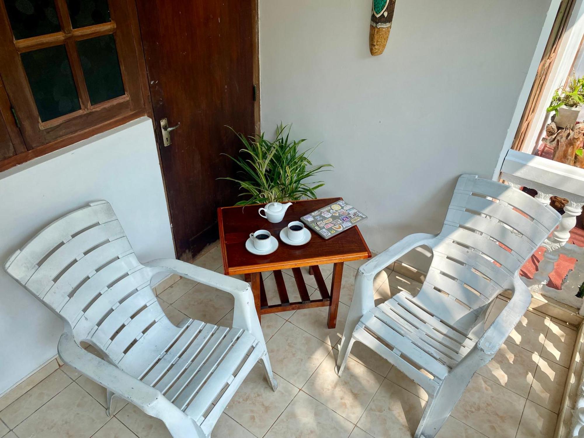 Bed and Breakfast The Breeze Mirissa Esterno foto