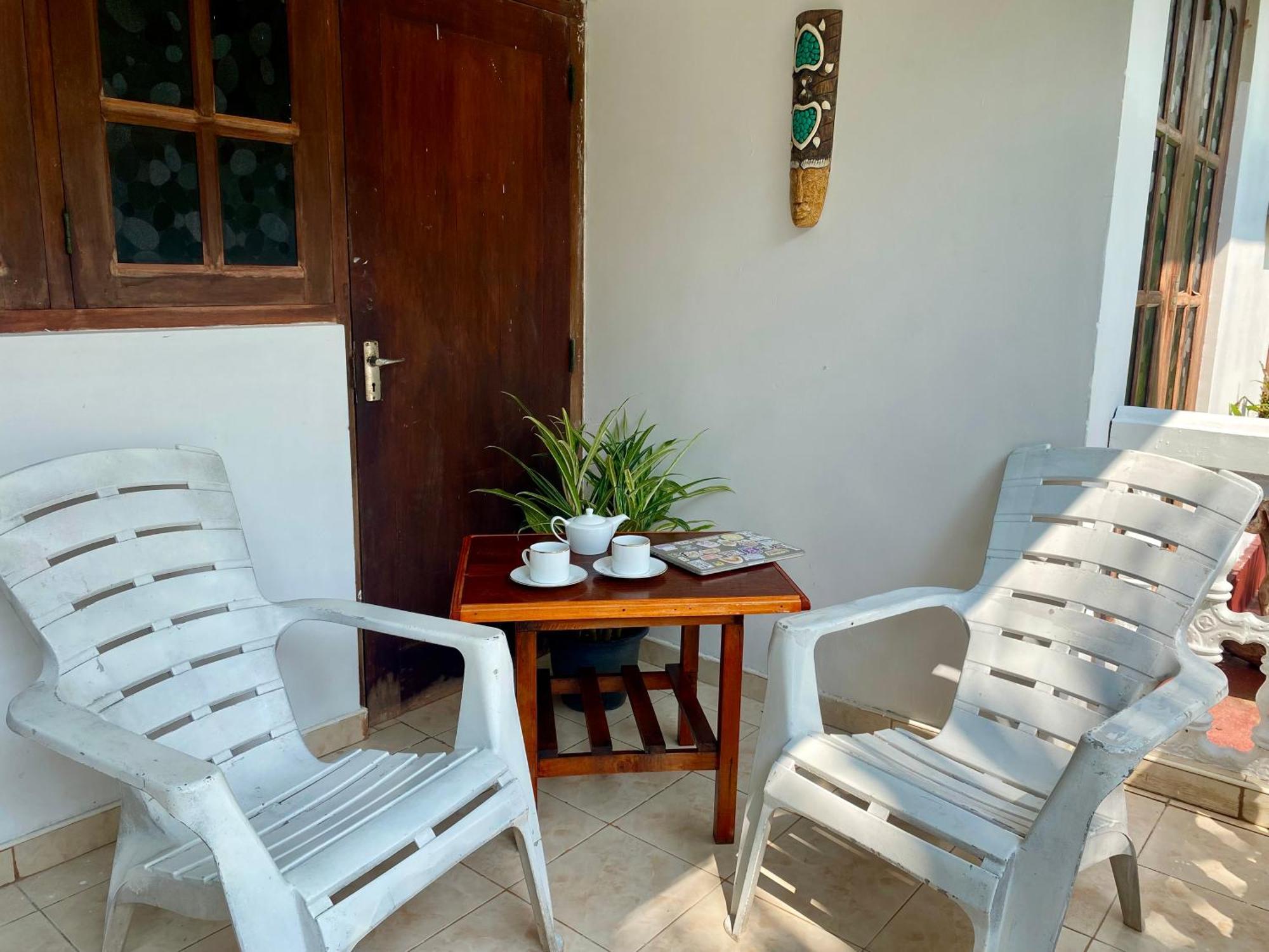 Bed and Breakfast The Breeze Mirissa Esterno foto