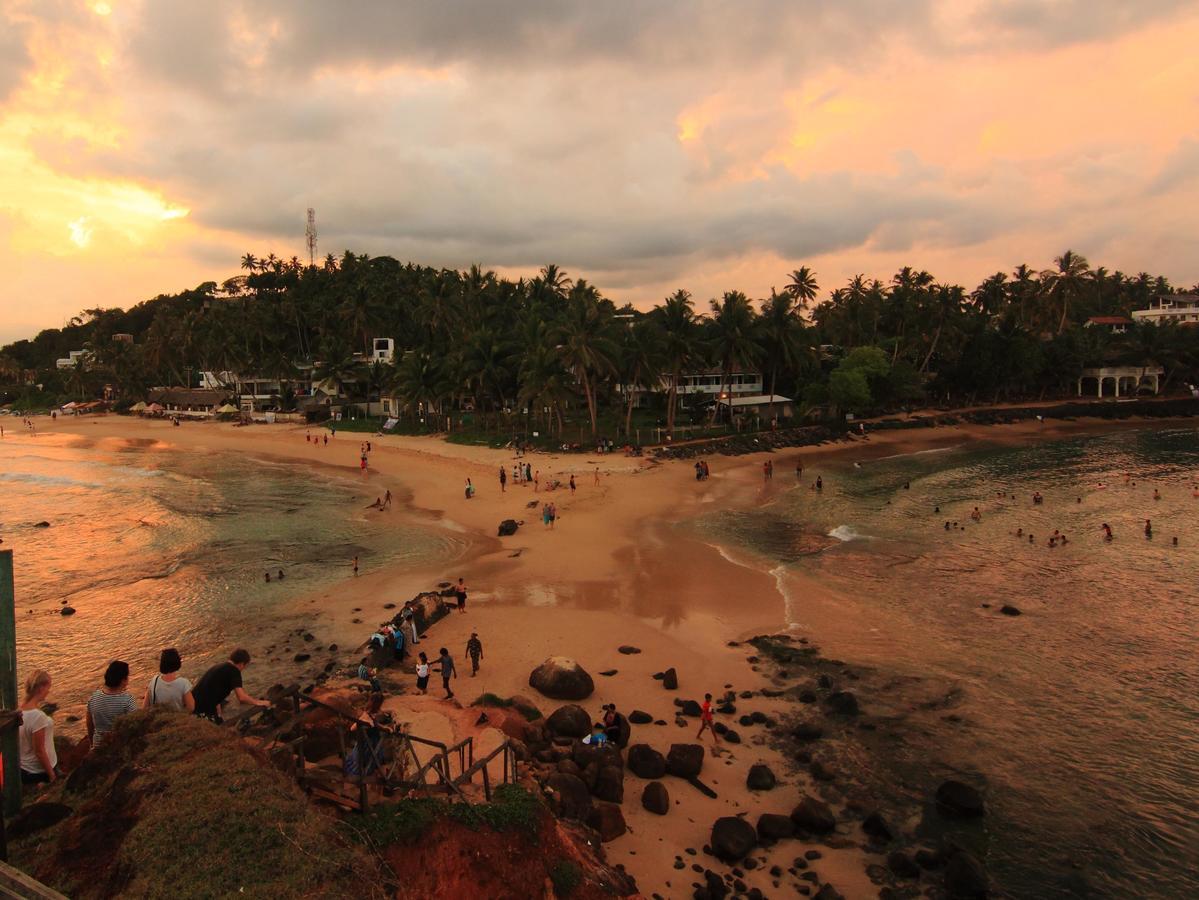 Bed and Breakfast The Breeze Mirissa Esterno foto