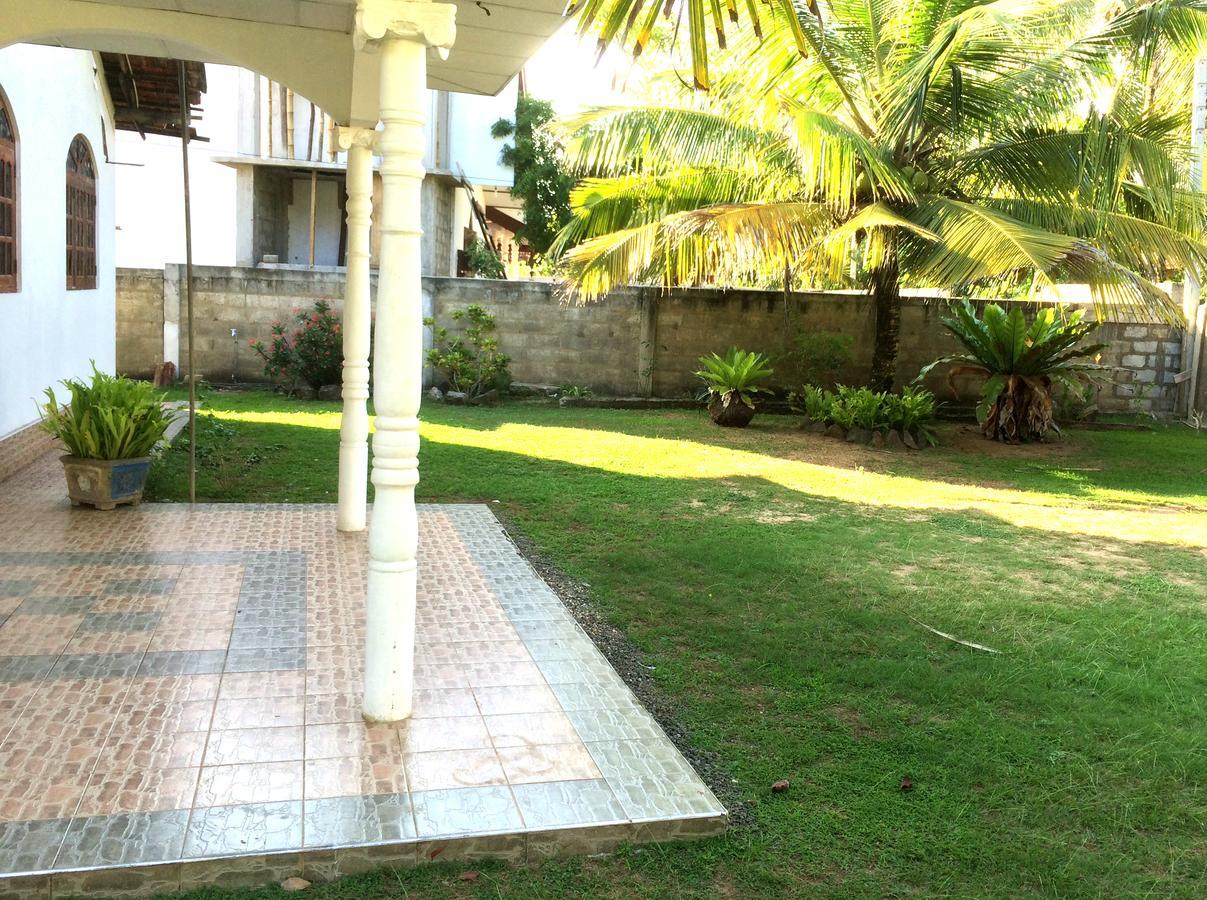 Bed and Breakfast The Breeze Mirissa Esterno foto