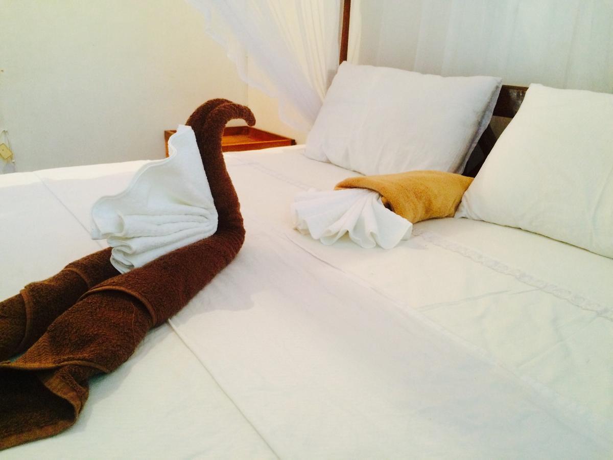 Bed and Breakfast The Breeze Mirissa Esterno foto