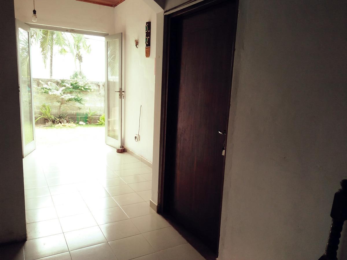 Bed and Breakfast The Breeze Mirissa Esterno foto