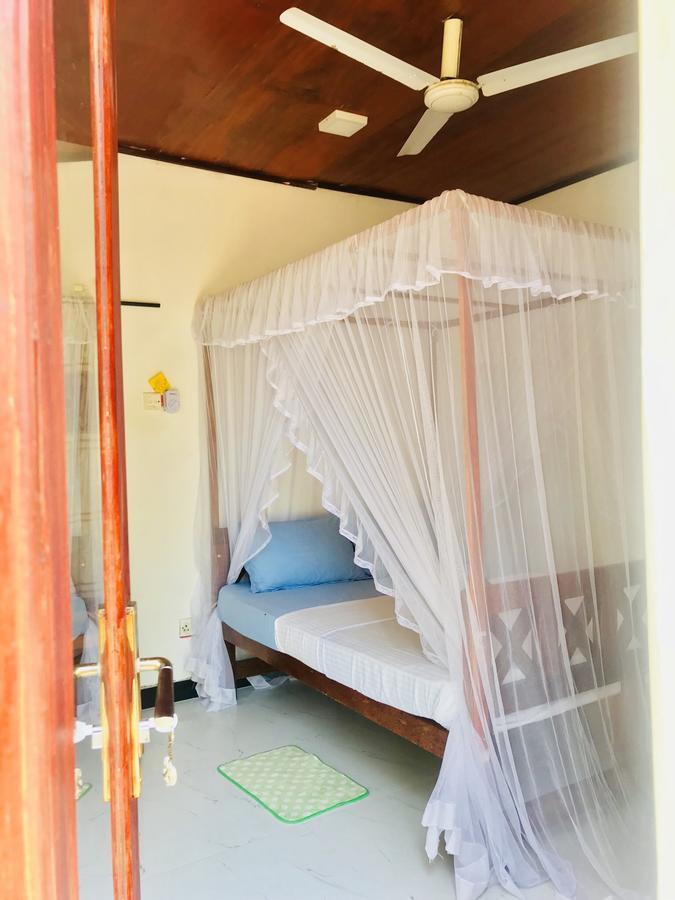 Bed and Breakfast The Breeze Mirissa Esterno foto